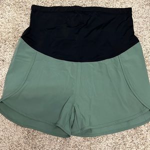 Maternity athletic shorts